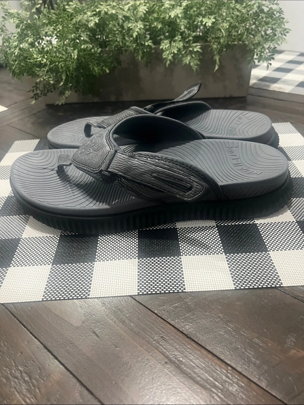 Gray Men's Thong Sandals with Textured Footbed